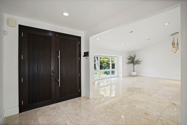 Foto del edificio - 16544 Park Lane Dr
