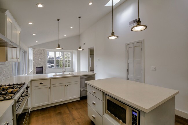 Kitchen View to Living room - 503 Capitola Ave