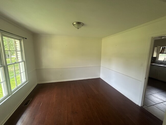 Building Photo - 1728 Lynwood Ln
