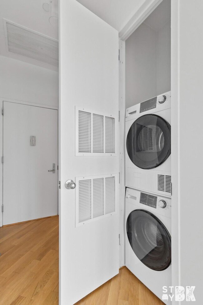 Building Photo - 2 bedroom in BROOKLYN NY 11238