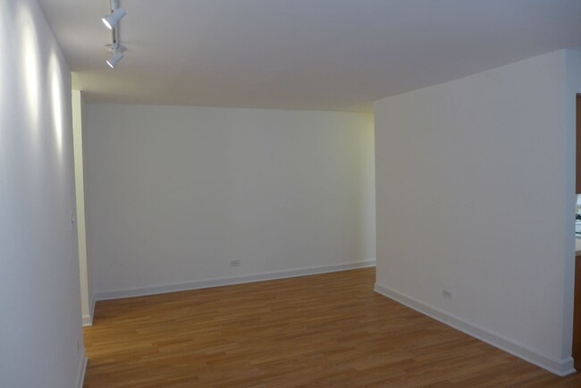 Foto del edificio - 1 br, 1 bath Apartment - Winthrop Suites A...