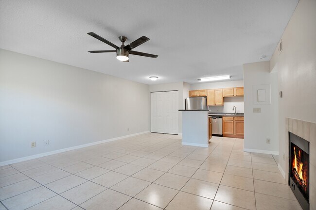 Foto del edificio - 305 Lakepointe Dr