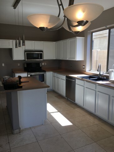 Large eat in kitchen with Island - 4207 E Desert Sky Ct