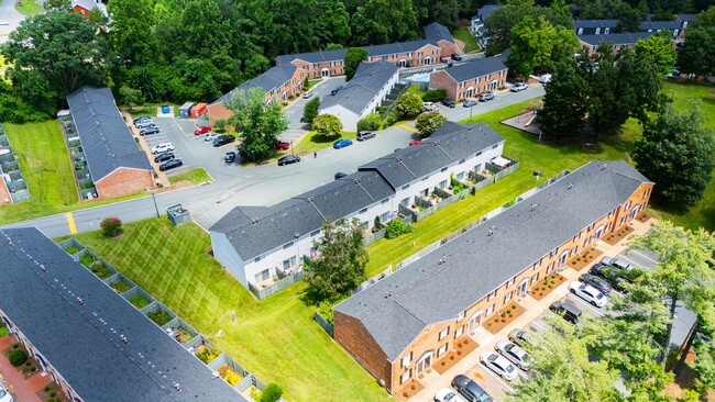 Building Photo - Blue Ridge Crossing Apartments & Townhomes