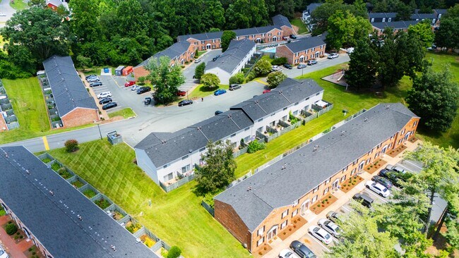 Foto del edificio - Blue Ridge Crossing Apartments & Townhomes