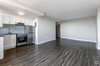 Interior Photo - 70 Spadina Road