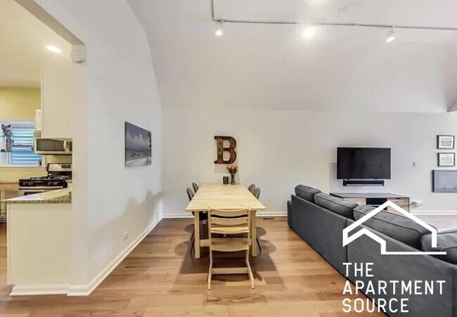 Foto del edificio - 4 bedroom in Chicago IL 60618