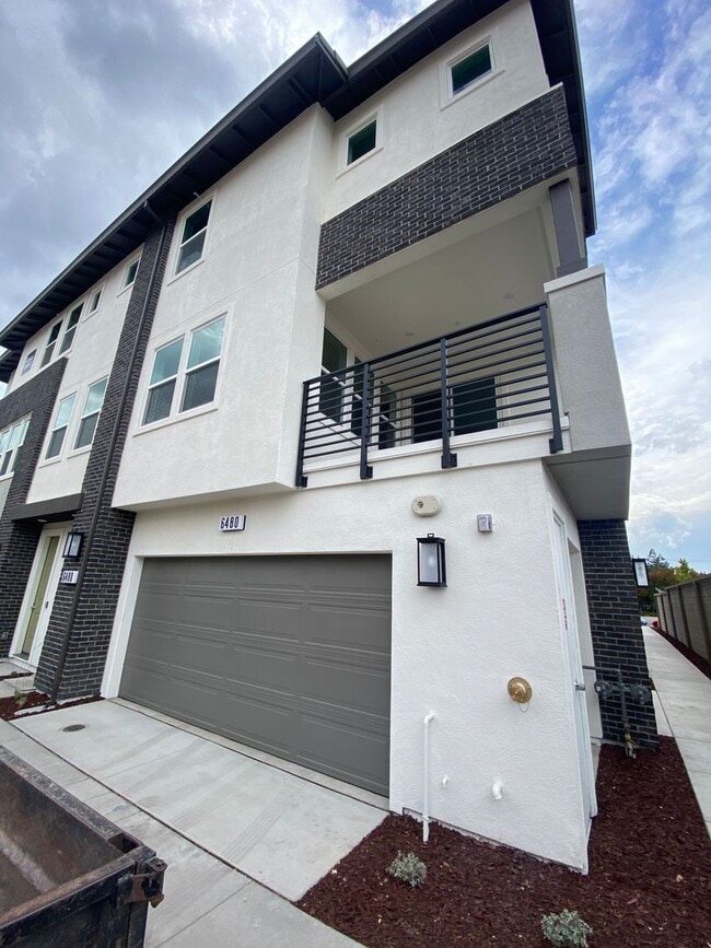 Building Photo - 6480 Rosebay Ct