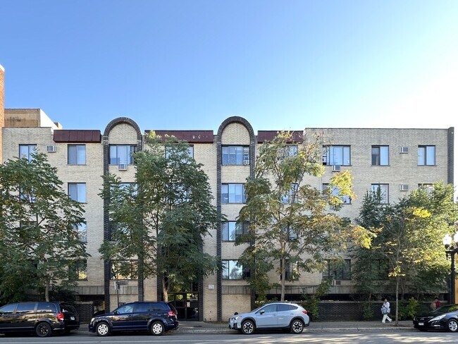 Building Photo - 1515 W Morse Ave