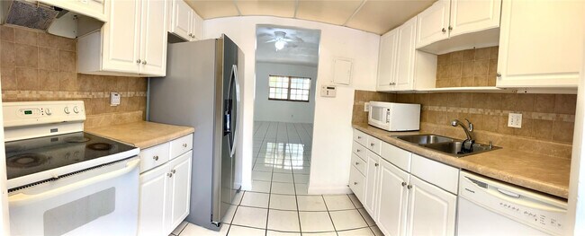 Foto del edificio - 1407 NE 56th St