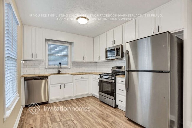 Building Photo - 240 Maplewood Ln