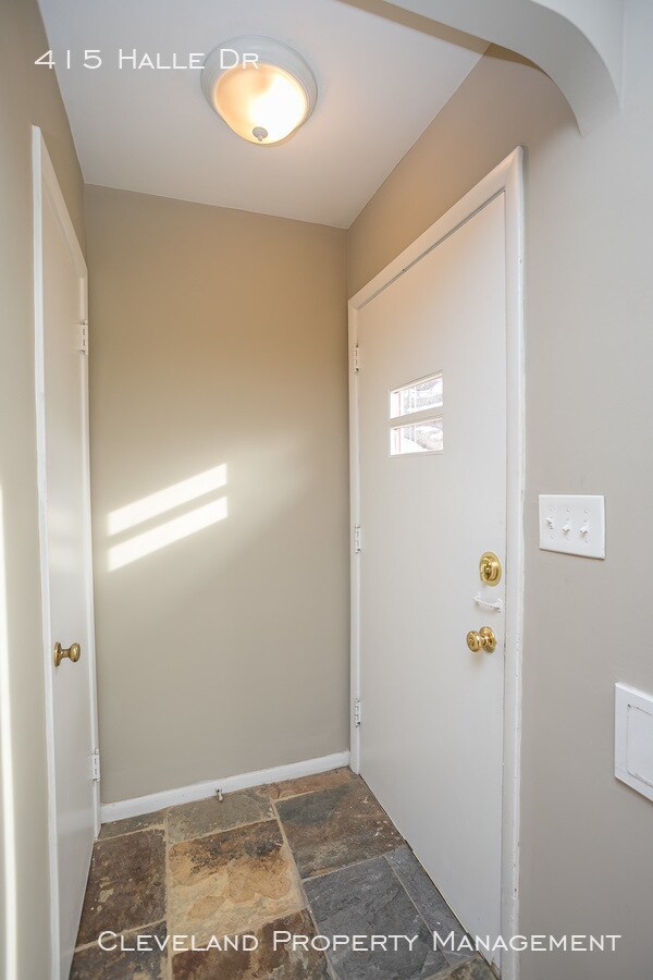 Building Photo - Renovated 4 Bedroom Home in Euclid.