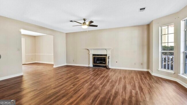 Building Photo - 1495 Chapel Hill Ln SW
