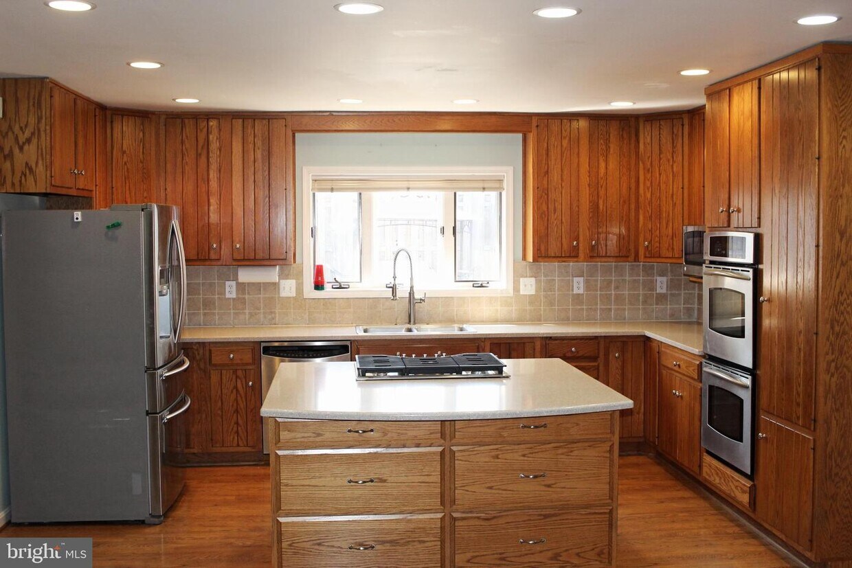 Primary Photo - 4511 Sudley Rd