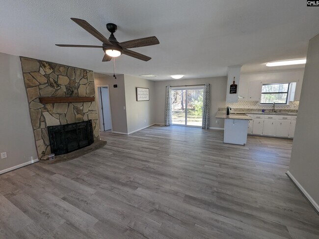 Building Photo - 404 Fox Squirrel Rd