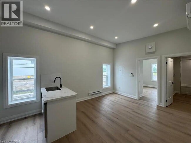 Photo du bâtiment - 53 Ontario Rd