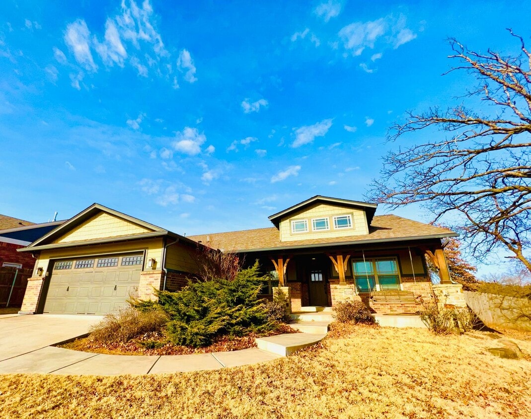 Primary Photo - Beautiful 3BD 2BA w/ Bonus Room Located in...