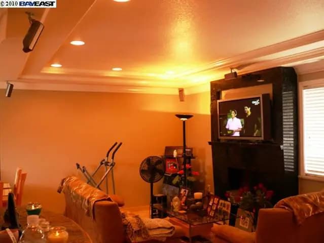 Foto del edificio - 5134 Elmwood Ave