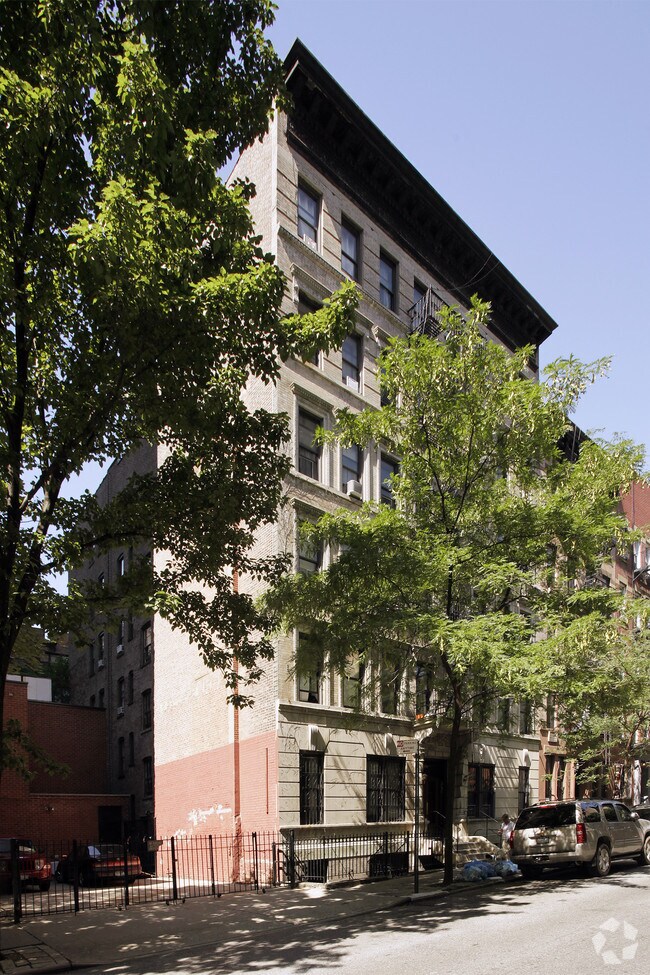 Building Photo - 230 E 27th St