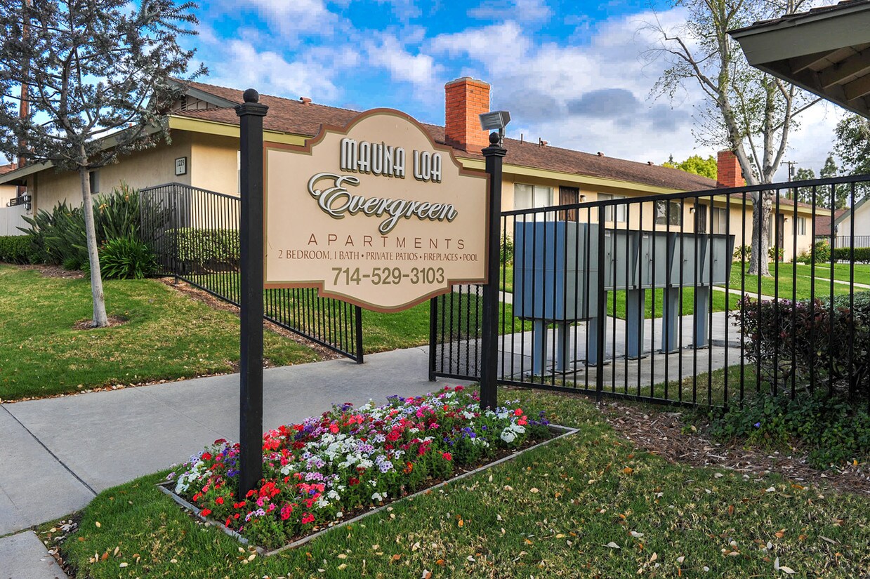 Entrada principal - Mauna Loa Evergreen Apartments L.L.C