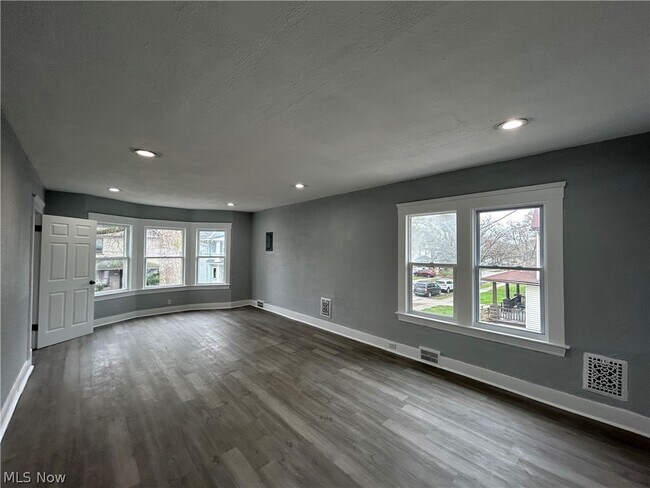 Building Photo - 3917 W 21st St