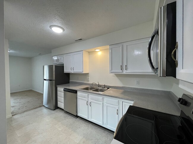 1581 kitchen - Parkside Apartments