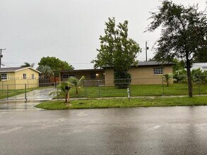 Building Photo - 9841 Haitian Dr