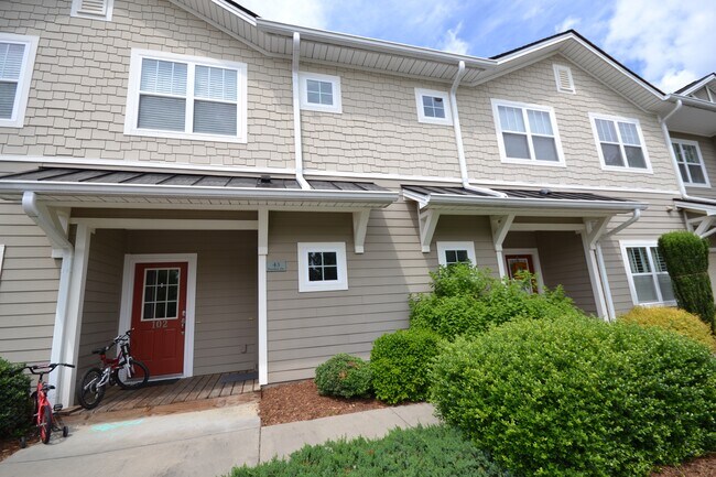 43 Foxden Drive-Minutes to Fletcher, Arden... photo'