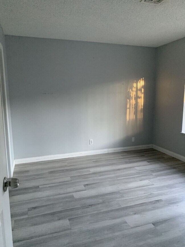 Building Photo - 6124 Meadowgrass Lane,
