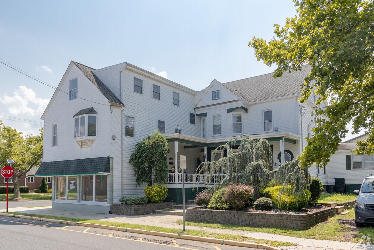 Primary Photo - 150 Main St