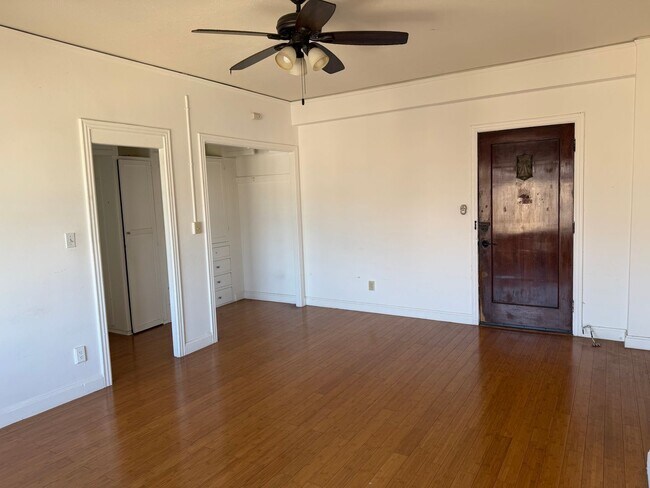 Foto del edificio - 1030 E Ocean Blvd