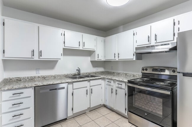 Building Photo - Crestwood Cove