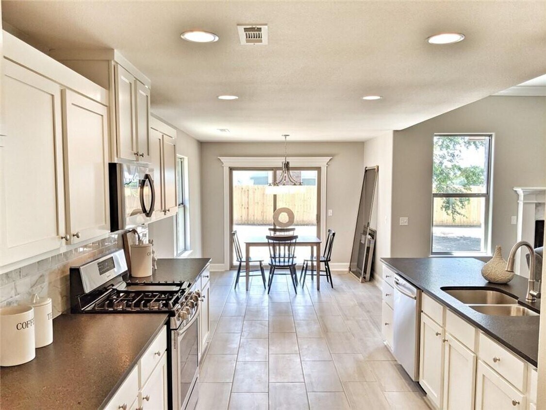 Foto del edificio - Brand new construction in Farmington