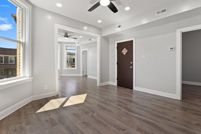 Foto del edificio - 6239 S Langley Ave