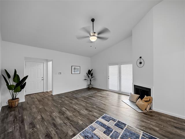 Foto del edificio - 8545 Midpark Rd