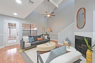 Building Photo - 512 Eberhart Ln