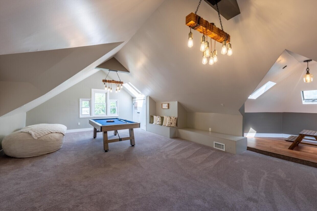 Foto principal - 139 W 4th Ave