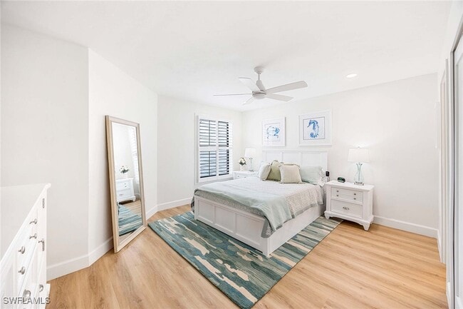 Foto del edificio - 571 Park Shore Dr