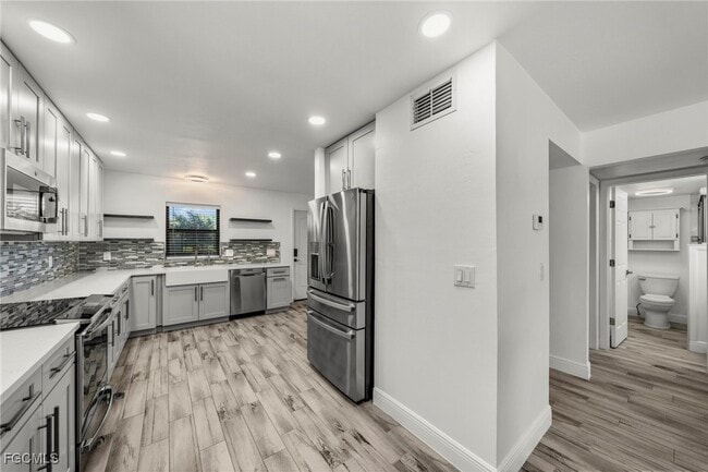 Foto del edificio - 10022 Oxfordshire Ln SW