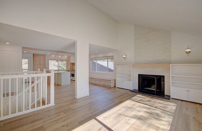 Foto del edificio - Spacious 4bd 2.5ba Home - Avail. Now!