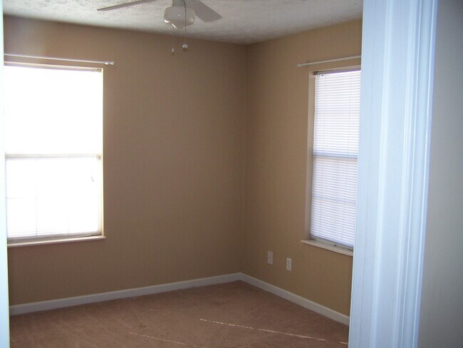 Foto del edificio - 2 bed, 2 bath, 1 car garage ranch style townhouse in Halls/Fountain City area