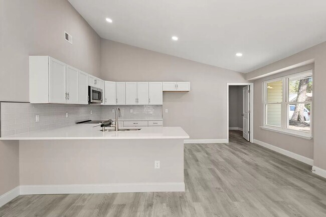 Building Photo - Renovated Ladson Home for Rent