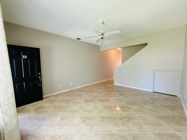Building Photo - 2843 Thaxton Dr