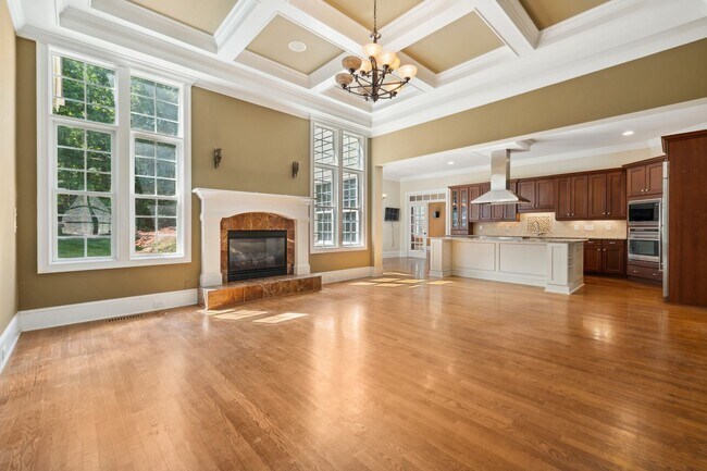 Foto del edificio - Custom Home on Half Acre Lot Available Ear...
