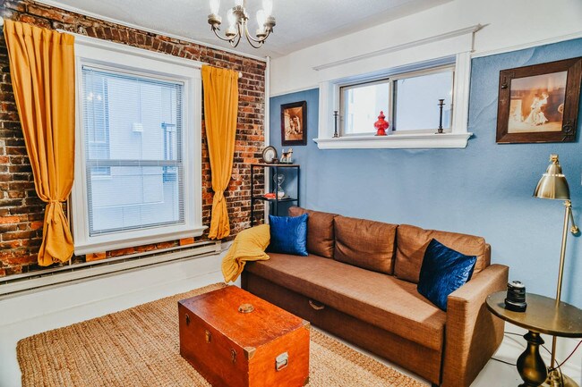 Building Photo - Paramount Apartments - Room for rent