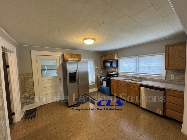 Building Photo - 3115 N 13th 1/2 St
