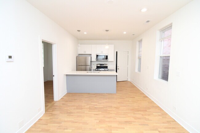 Building Photo - 1544 N Bosworth Ave