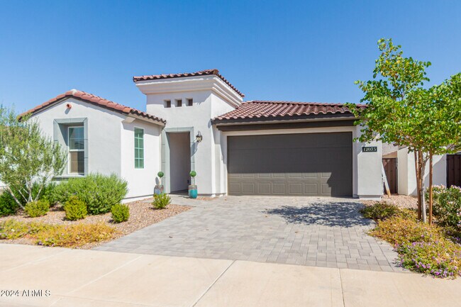 Building Photo - 12075 N San Clemente St