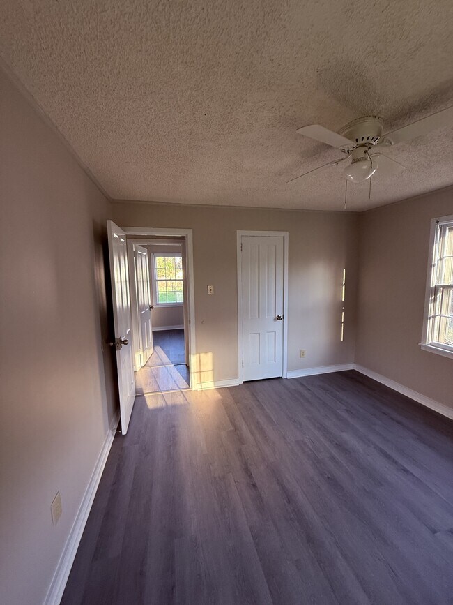 Foto del edificio - 724 McArthur Blvd