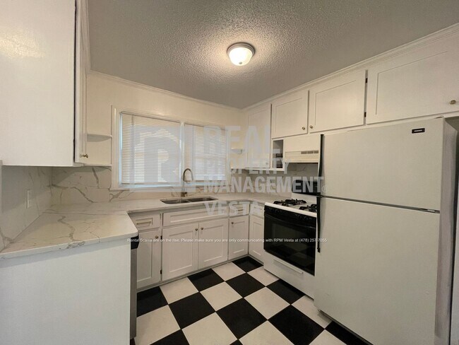 Foto del edificio - Stunning Three Bedroom Home in North Macon...